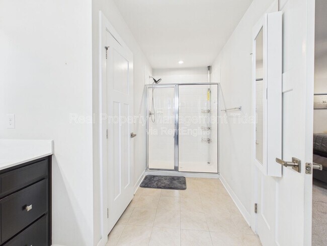 Building Photo - 555 Oliver Wy