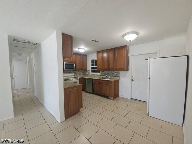 Building Photo - 3378 Apache St