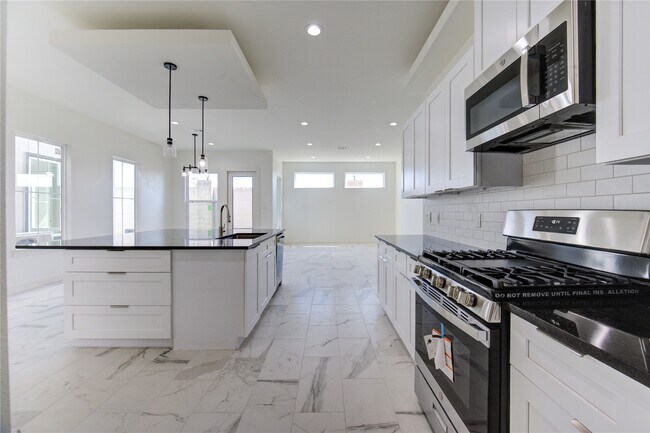 Building Photo - 2914 El Fenice Ln