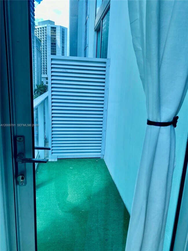 Building Photo - 300 S Biscayne Blvd