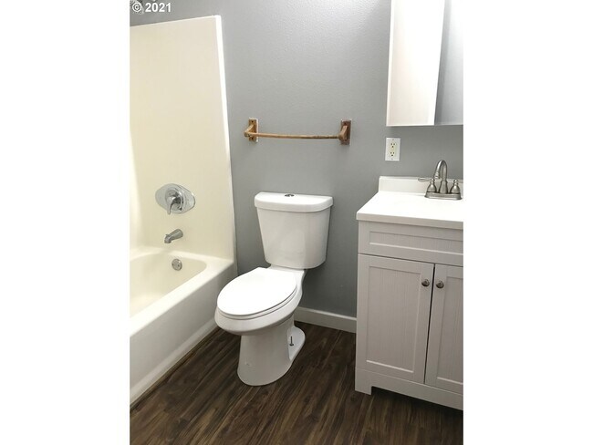 Building Photo - 6867 N Fessenden St