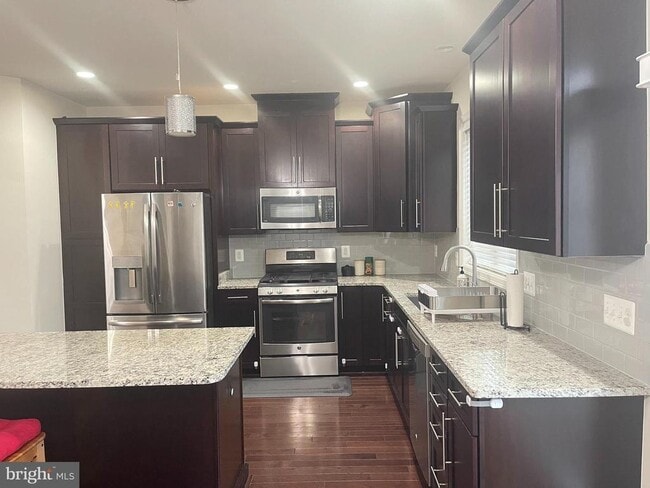 Building Photo - 43010 Paris Gap Square