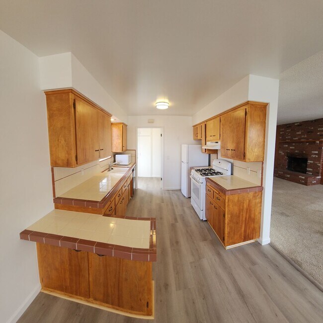 Building Photo - Classic MB Beach home- 2 Bed 1 Bath Home with a view of the water and the rock!