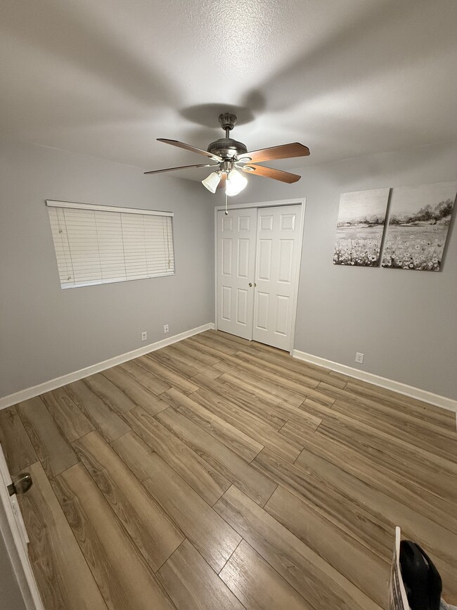 Building Photo - 215 Mallow Grove