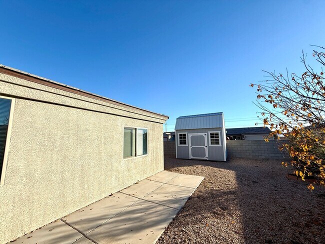 Building Photo - Beautiful 3 Bedroom with 3 Car Garage- Available Now!