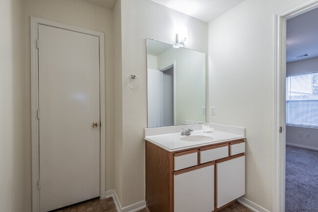 Building Photo - 5007 Oak Stand Ct