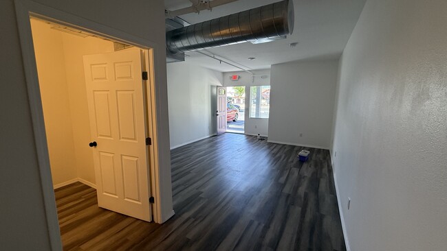 Building Photo - 1020 Lomas Blvd NW