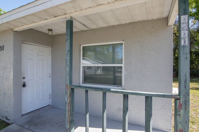 Building Photo - Fully Renovated 3BR/2BA Rental in Bradenton, FL — $1,895/Month, Pest Control, Trash & Lawn Care I...