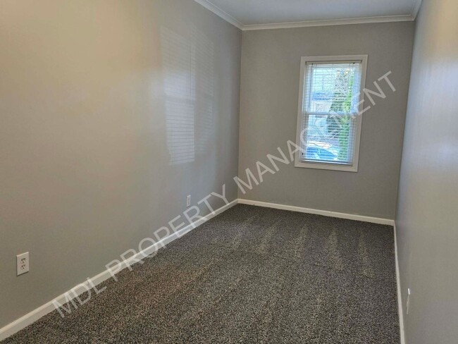 Building Photo - Spacious 3-Bedroom Home