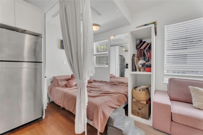 Building Photo - 1542 Drexel Ave