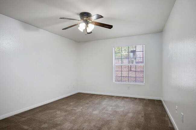 Building Photo - 231 W Horizon Ridge Pkwy