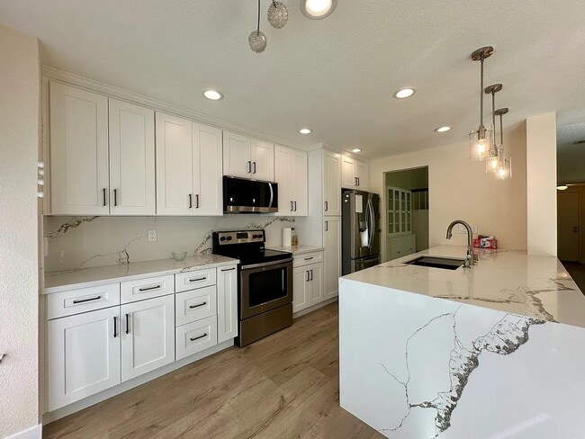 Building Photo - 5225 Mill Creek Ln