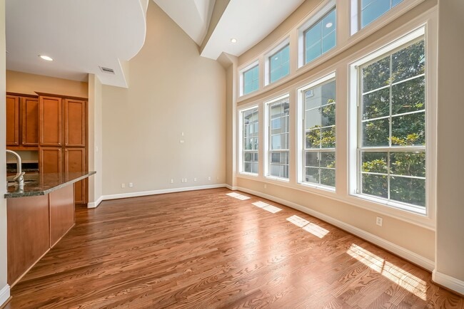 Building Photo - 1616 Live Oak St