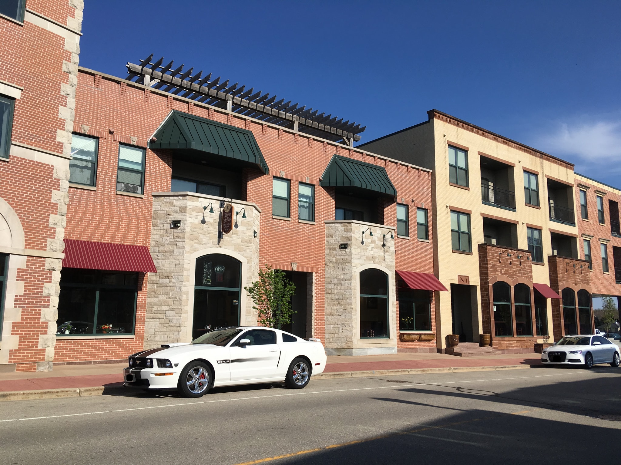 Building Photo - 203 S Main St