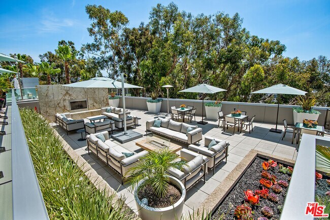 Building Photo - 13650 Marina Pointe Dr