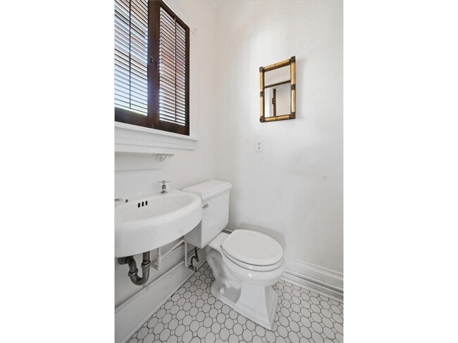 Building Photo - 1768 Fremont Ave S