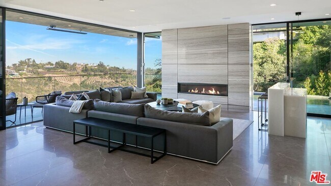 Building Photo - 1324 Stradella Rd