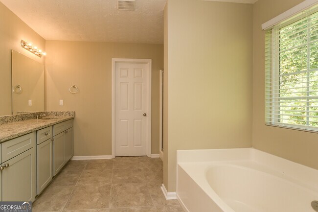 Building Photo - 7287 Walton Hl