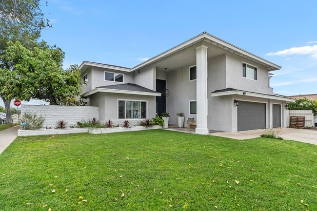 Building Photo - Stunning completely renovated home in Tustin