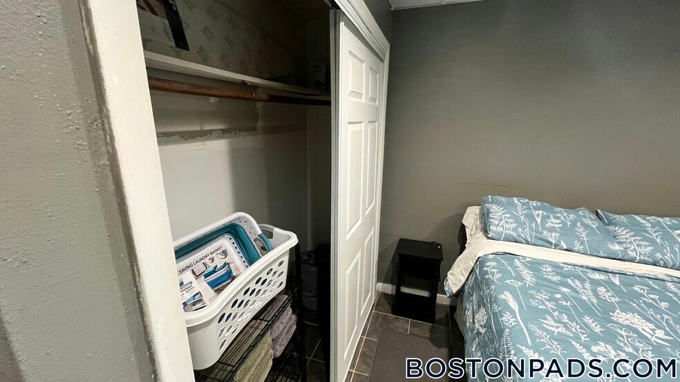 Building Photo - 1890 Beacon St