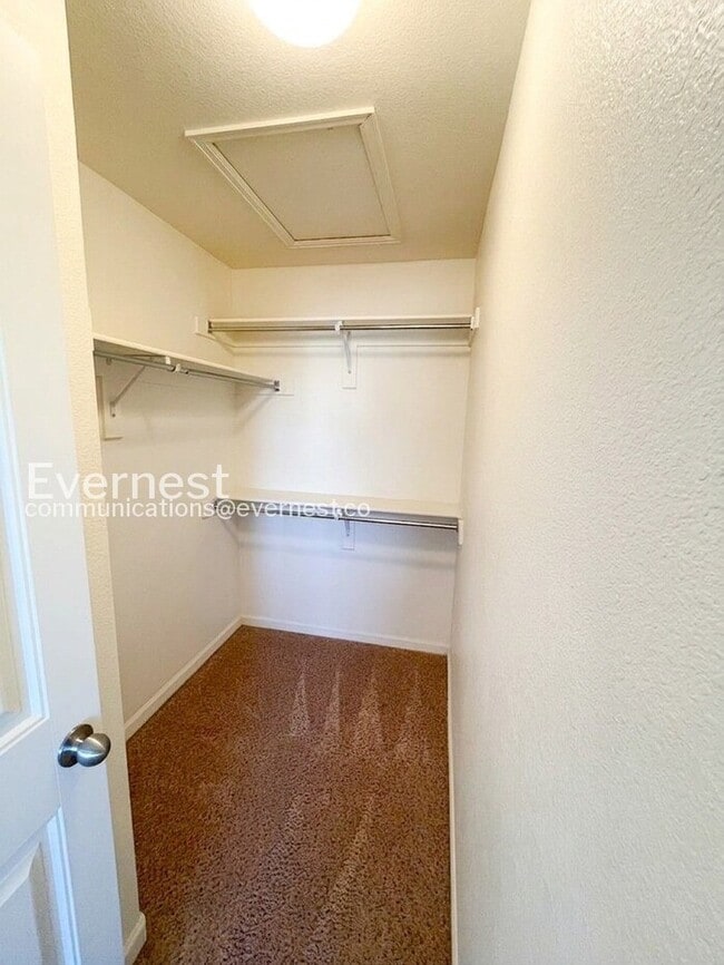 Building Photo - 4 Bed, 4 Bath Townhome with Fenced Yard & Garage / Available Soon!