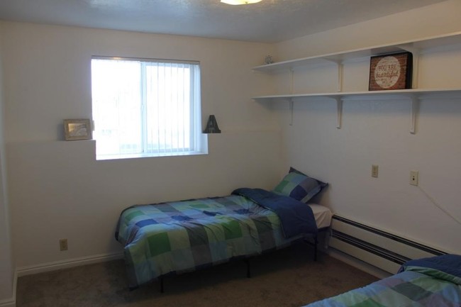 Bedroom - American Avenue Apartments