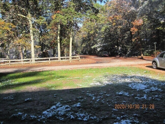 Building Photo - 9 Rickard St