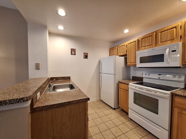 Building Photo - 4010 San Gallo Dr