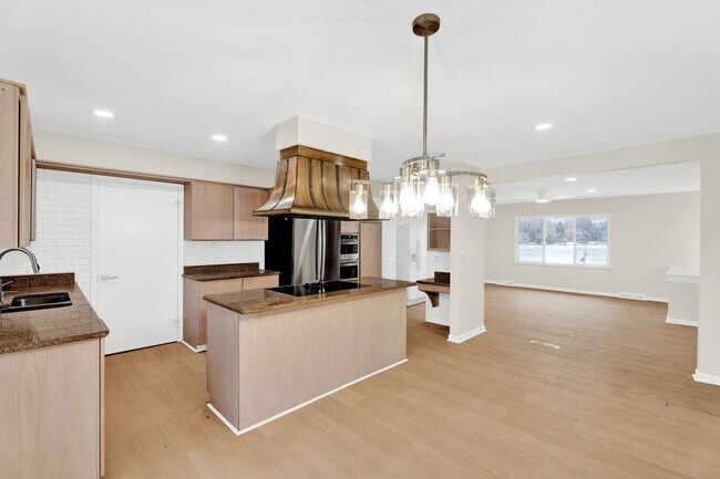 Building Photo - 3BD | 3BTH - HOT TUB - WATER FRONT - NEWLY RENOVATED - ON SYLVAN LAKE