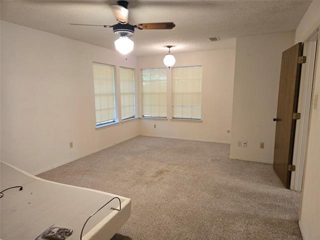 Building Photo - 2204 Shady Park Dr