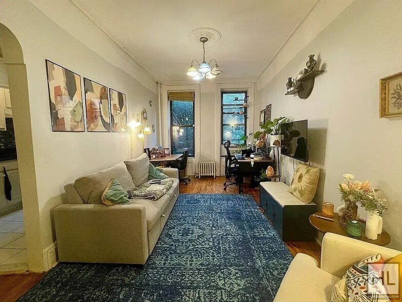 Primary Photo - 6 AVENUE