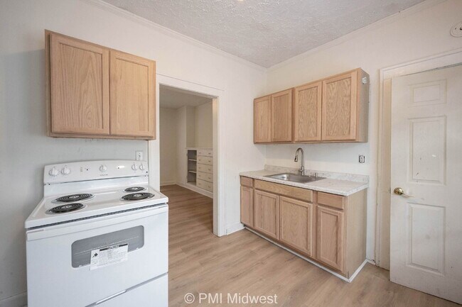 Building Photo - 1331 W 34th St