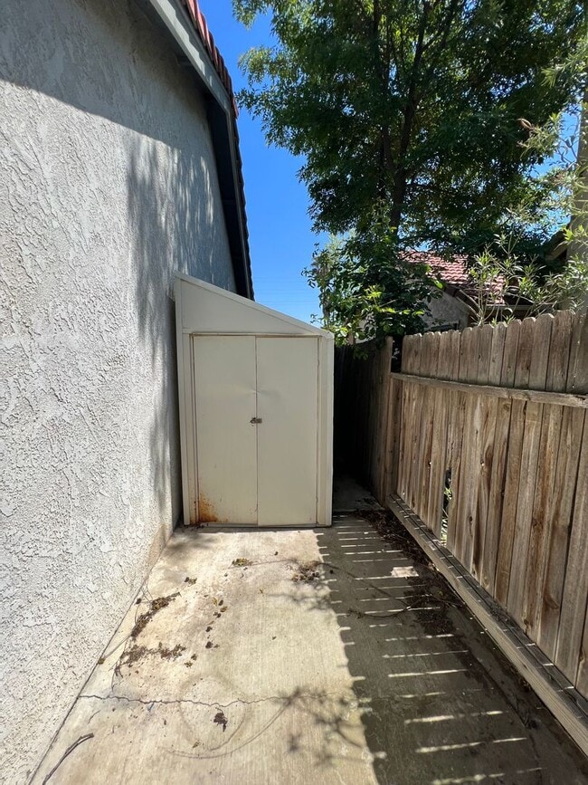 Building Photo - 4717 Tobin Rd