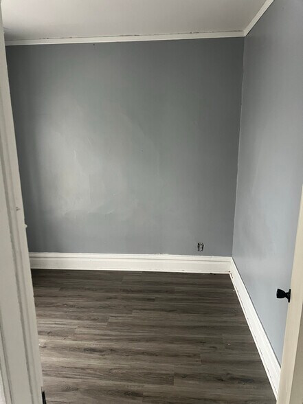 Building Photo - 1221 9th St