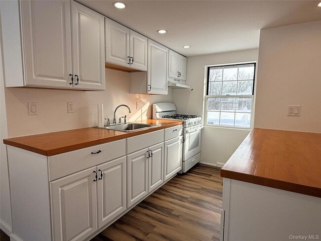 Building Photo - 19 Quartz Ln