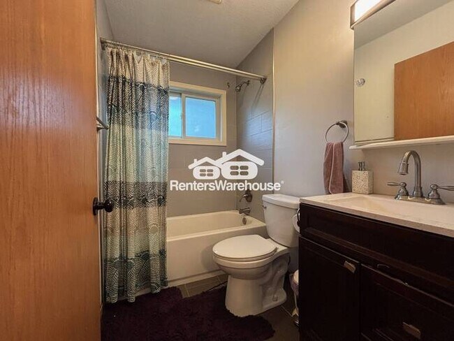 Building Photo - Available now is a bold vibrant 3 bed 2 ba...
