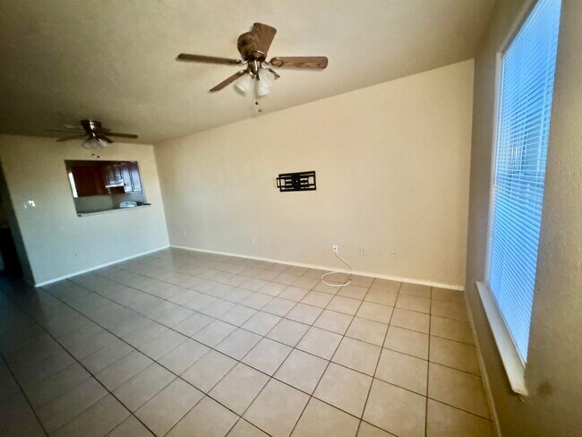 Building Photo - 2801 S Bartlett Ave