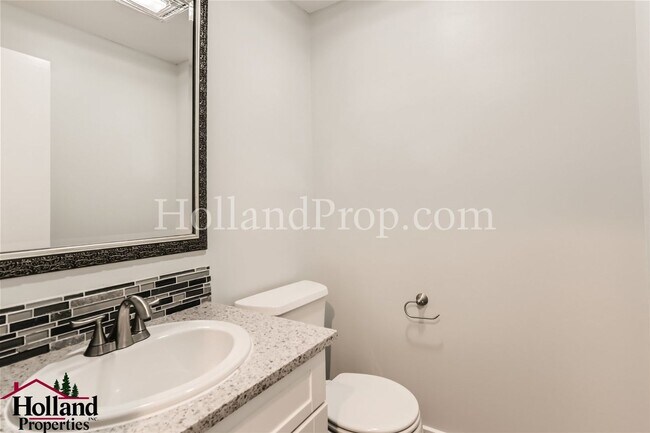 Building Photo - 3 bedroom home in a great location of Beav...