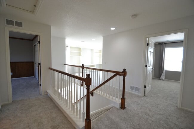 Building Photo - 4 bedrooms and large loft in Banning Lewis...