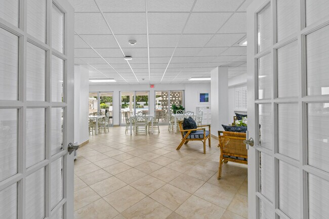 Building Photo - 2780 S Ocean Blvd