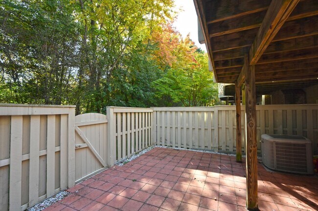 Building Photo - 2143 Wolftrap Ct