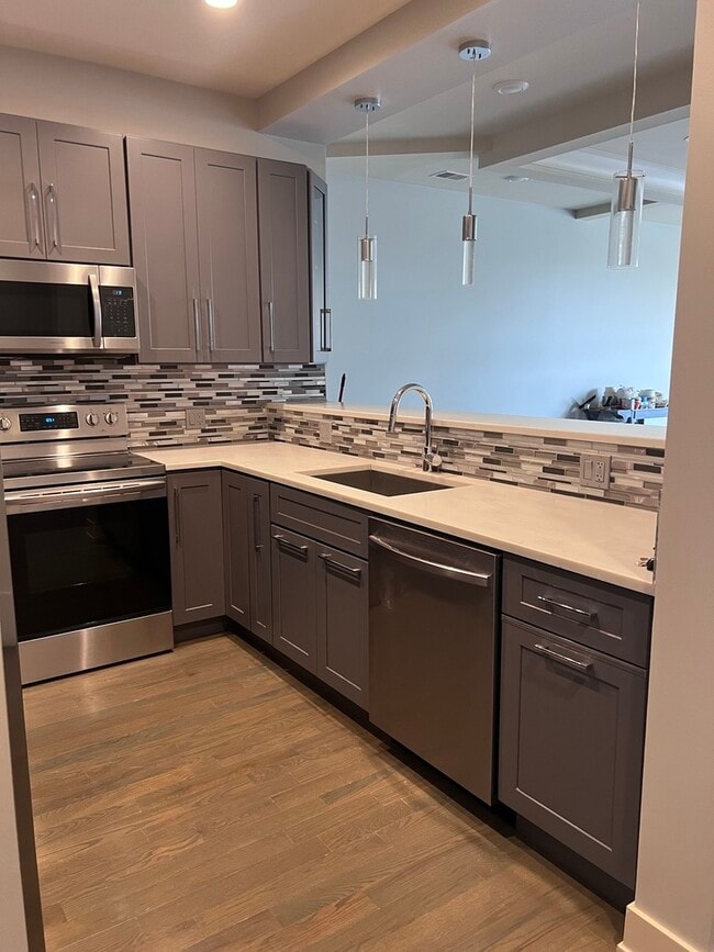Building Photo - 1208 E 64th St