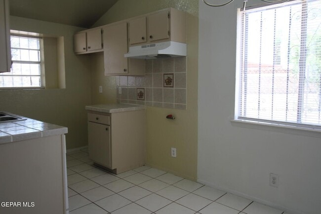 Building Photo - 9604 Gaza Dr