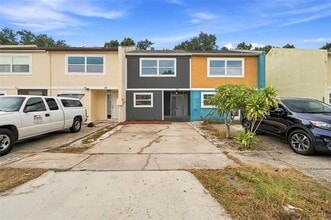 Building Photo - 2871 S Pines Dr