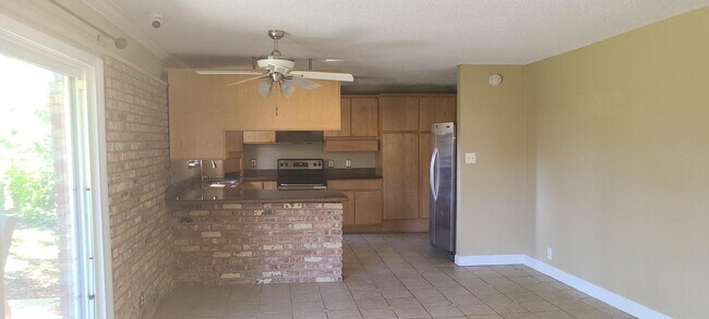 Building Photo - 11123 Hazelhurst Dr