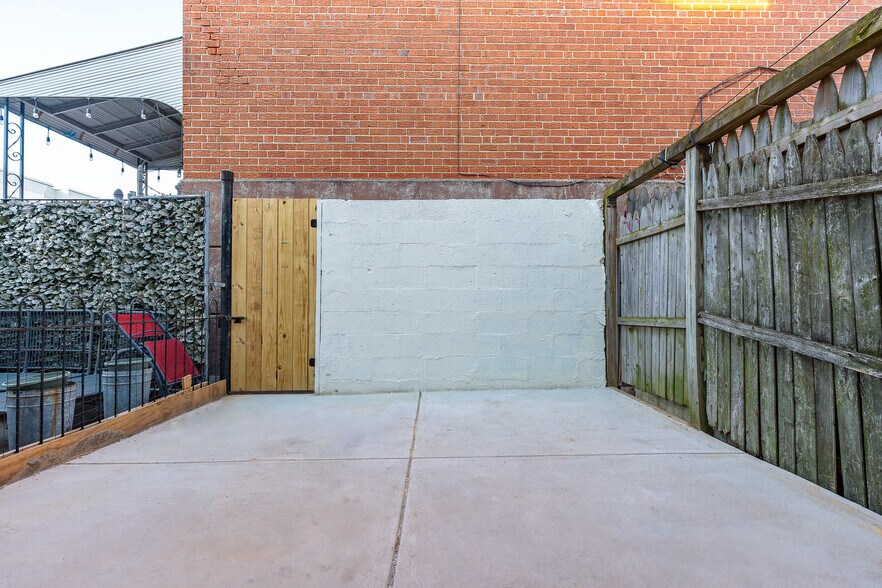 Building Photo - 2563 E Elkhart St