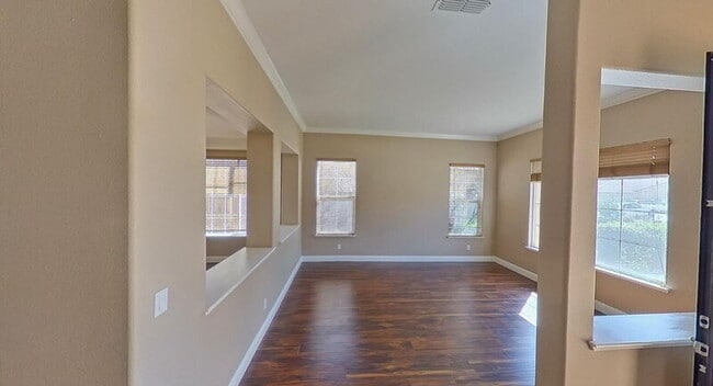 Building Photo - 1692 Woodhaven Cir
