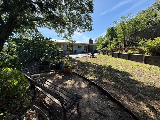 Building Photo - SPACIOUS 3BR/3BA NOVATO HOME WITH FLEXIBLE FLOORPLAN, LARGE FAMILY ROOM AND BONUS AREAS, GREAT OU...