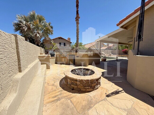 Building Photo - 1211 E Drake Dr