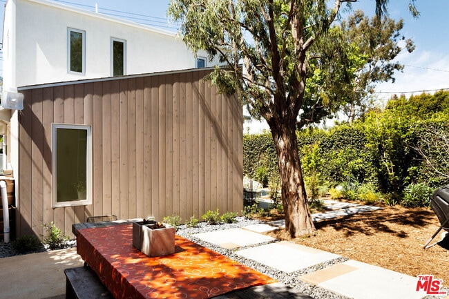 Building Photo - 2209 Louella Ave